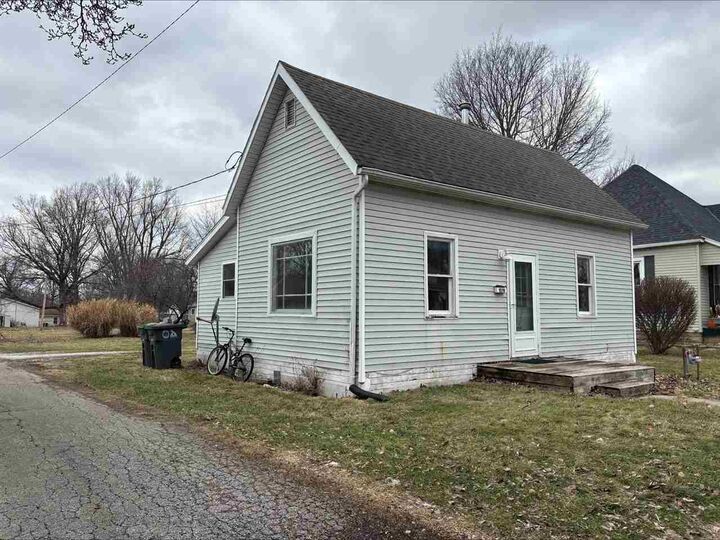 Property Photo: 1019 N Harrison Street IN 46173