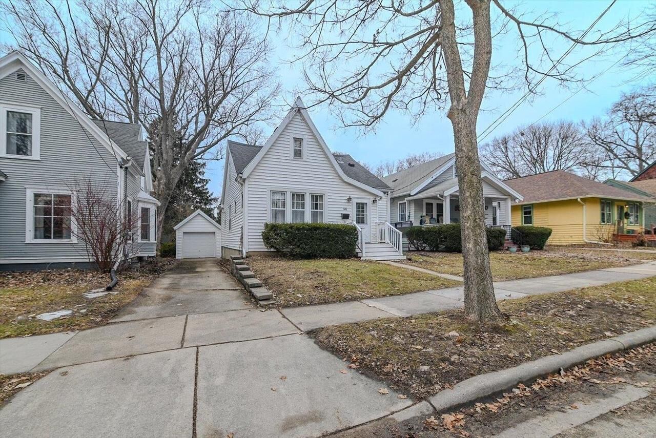 Property Photo:  846 Terry Place  WI 53711 