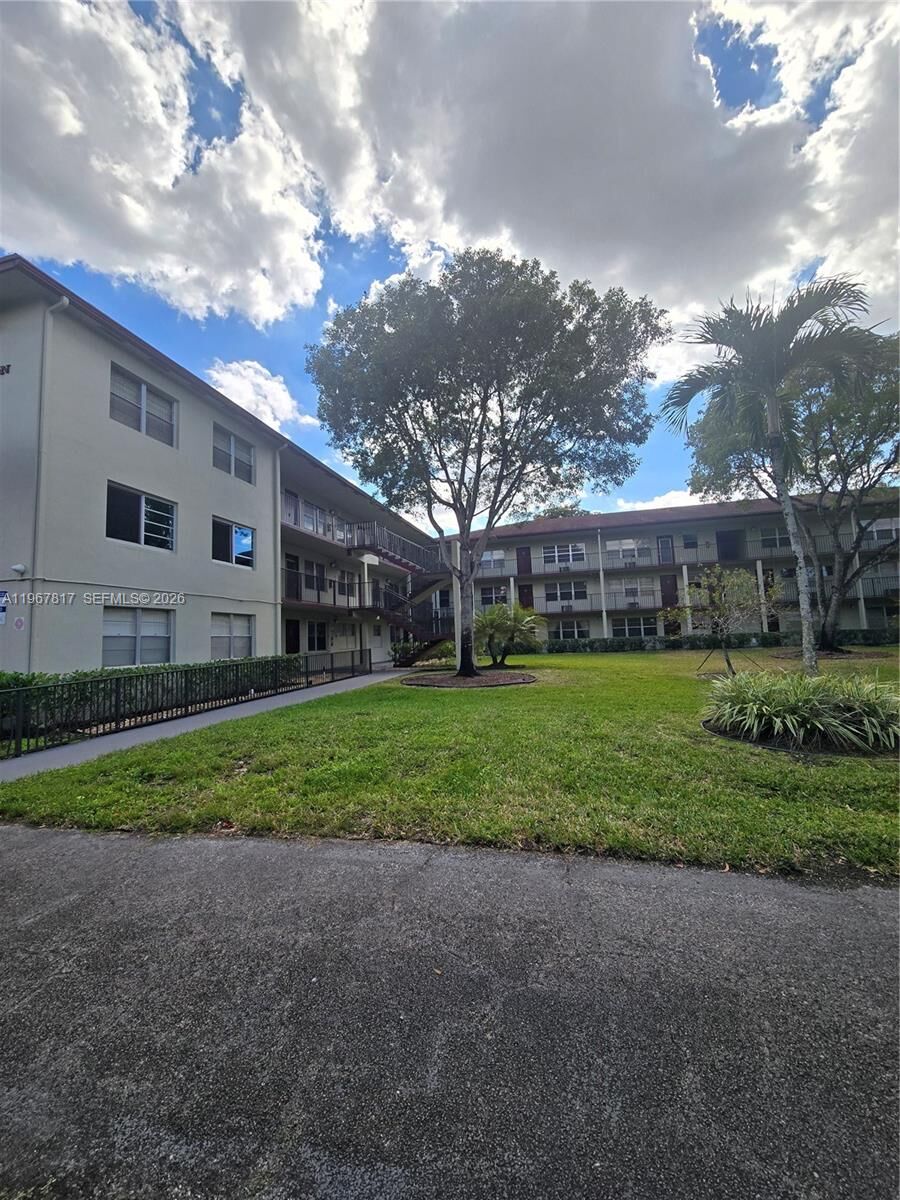 Property Photo:  13500 SW 1st St 202U  FL 33027 