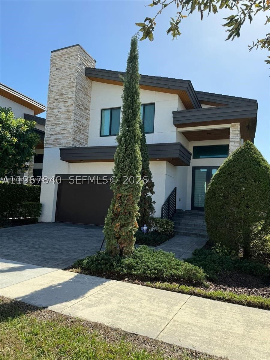 Property Photo: 10376 NW 76th Ter FL 33178