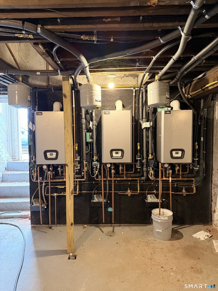 Property Photo:  547 East Street  CT 06051 