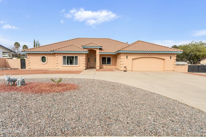 Property Photo: 1113 E Katherine Drive AZ 85635