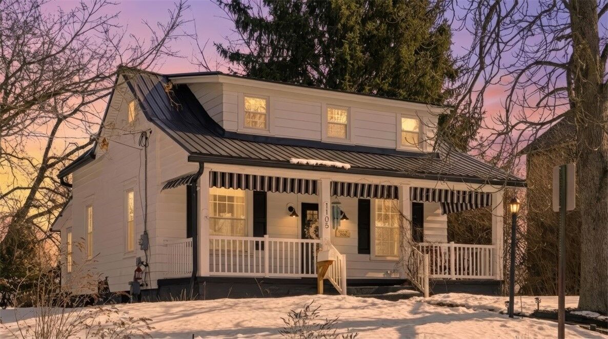 Property Photo: 1105 Linden St PA 15061