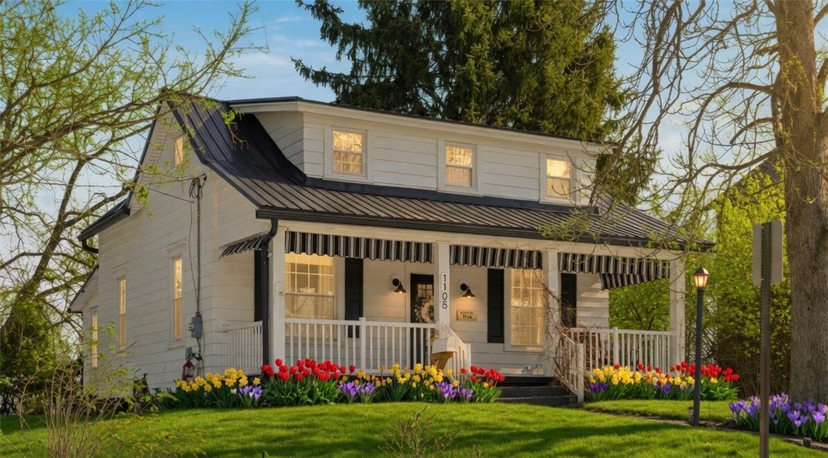 Property Photo: 1105 Linden St PA 15061