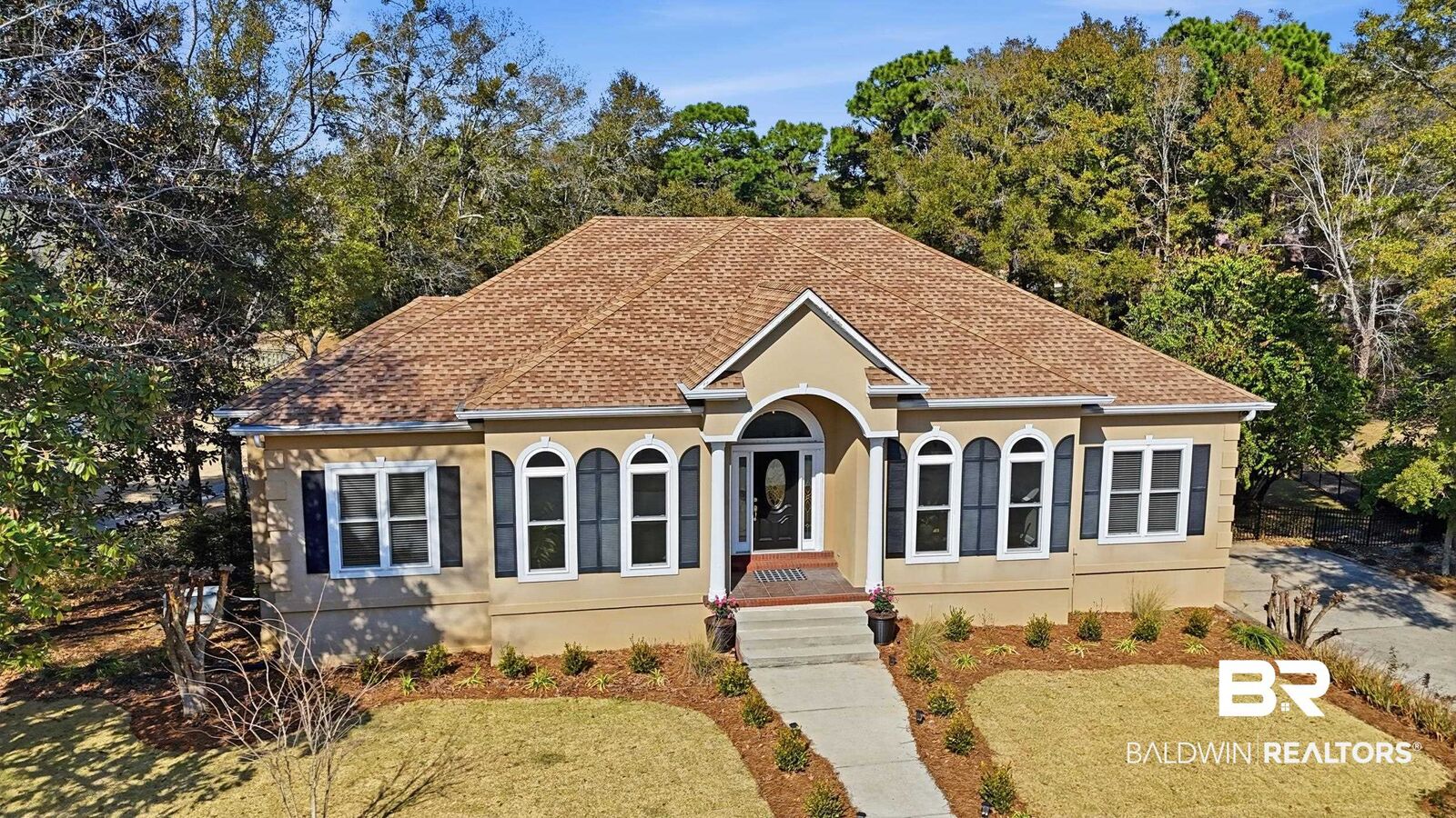 Property Photo:  304 South Drive  AL 36532-6334 