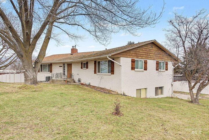 Property Photo: 2715 Sunset Drive ID 83501