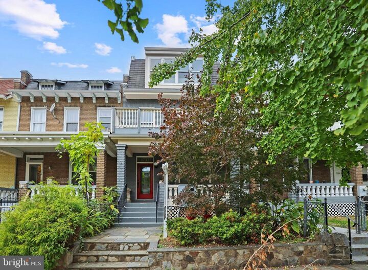 Property Photo:  1732 Bay Street SE 1  DC 20003 