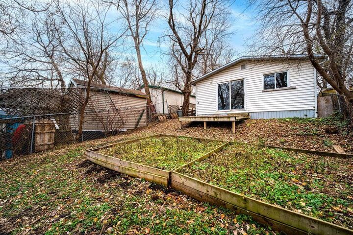 Photo de la propriété:  83 Clayton Drive  MB R2M 1G1 