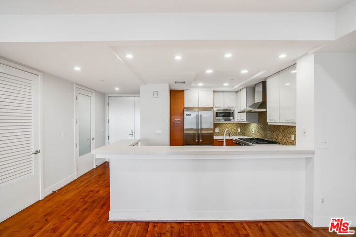 Property Photo:  1517 S Bentley Ave  CA 90025 