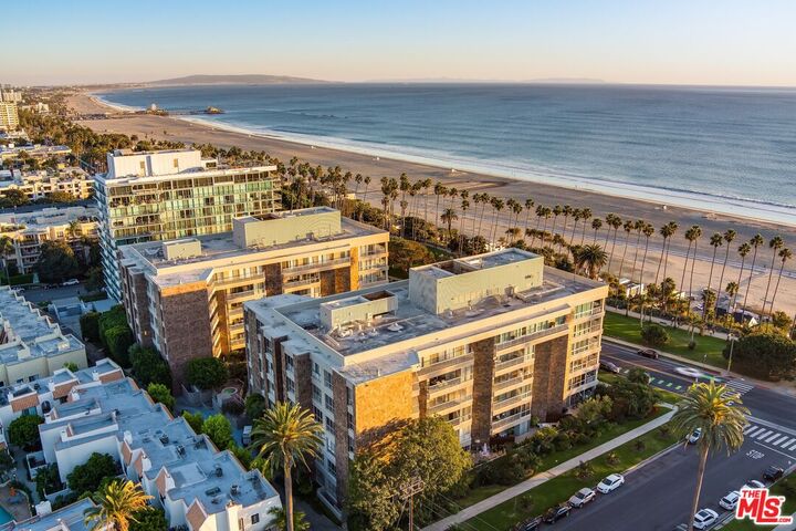 Property Photo:  515 Ocean Ave  CA 90402 