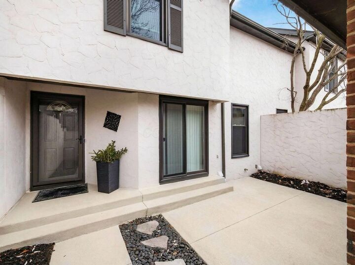 Property Photo: 6751 Willow Grove E Place OH 43017