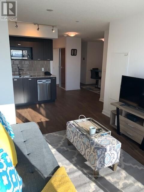 Property Photo:  275 Village Green Square 2024  ON M1S 0L8 