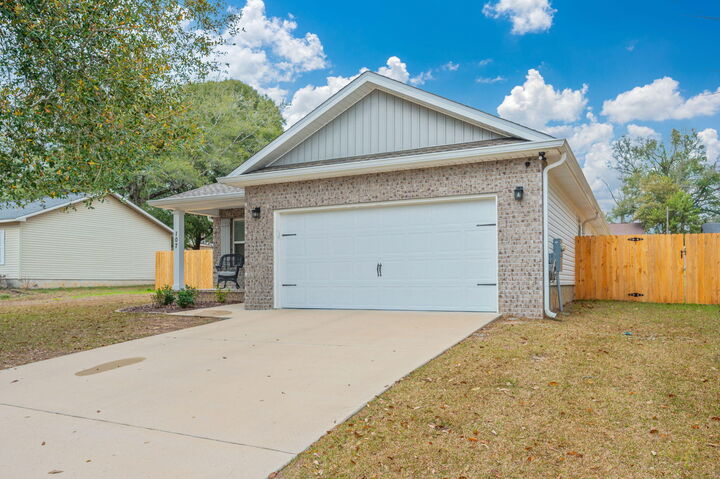 Property Photo:  107 Jeff Drive  FL 32536 