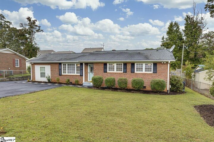 Property Photo: 15 Strawberry Drive SC 29617