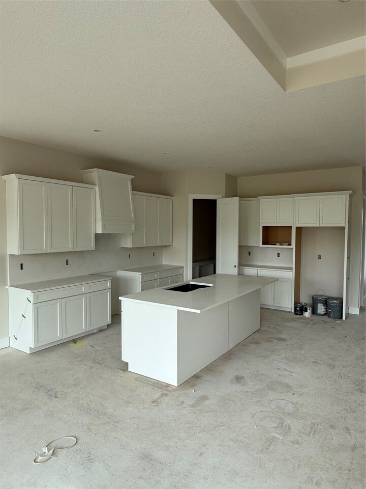 Property Photo:  1362 S Lotus Place  IA 50266 