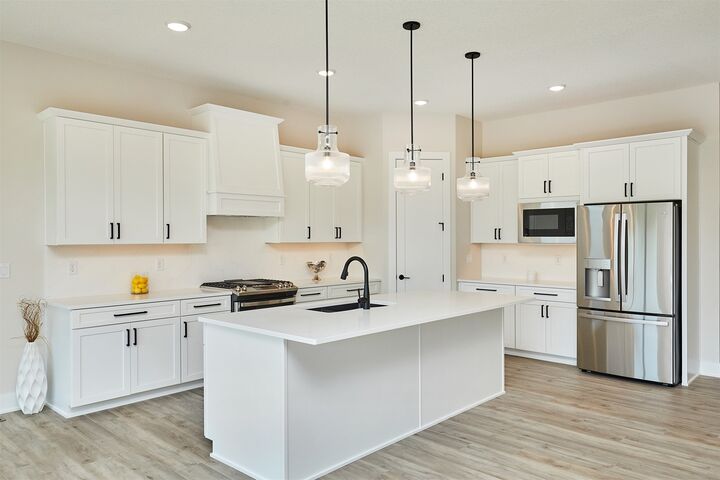 Property Photo:  1362 S Lotus Place  IA 50266 