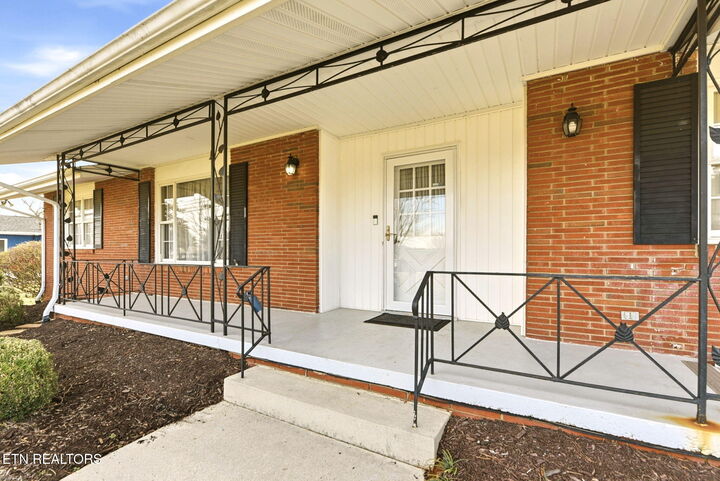 Property Photo: 7312 Sheffield Drive TN 37909