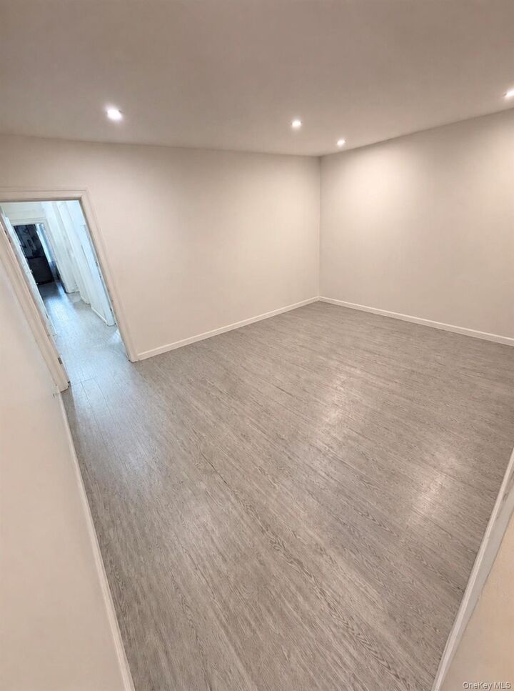 Property Photo:  1139 Noble Avenue  NY 10472 