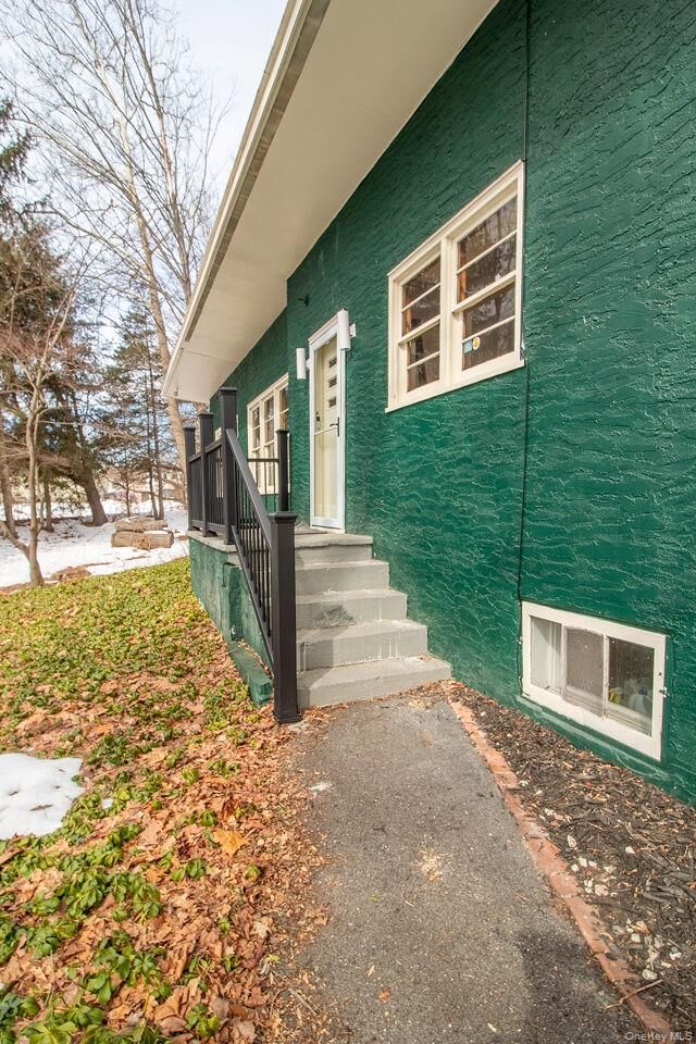 Property Photo:  4 Lonny Drive  NY 12428 