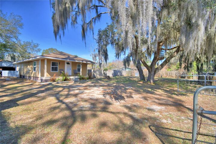 Property Photo: 1411 36th Street NW FL 33881