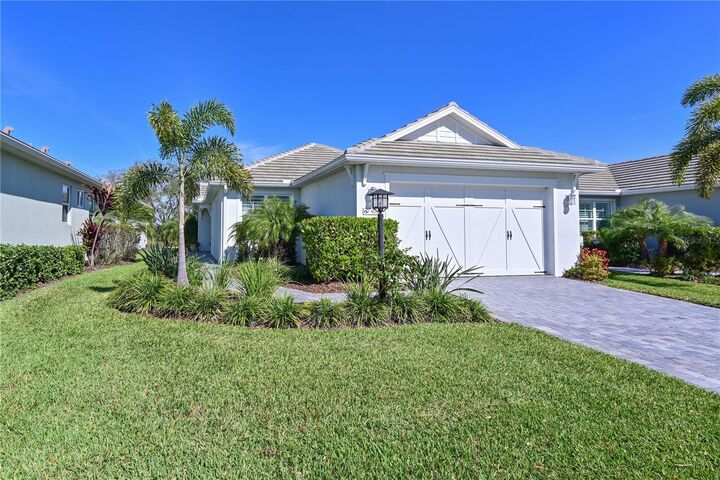 Property Photo: 978 Crosswind Avenue FL 34240