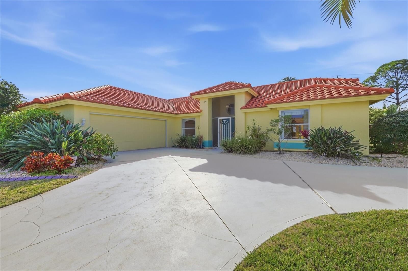 Property Photo: 1041 Beckley Circle FL 34292