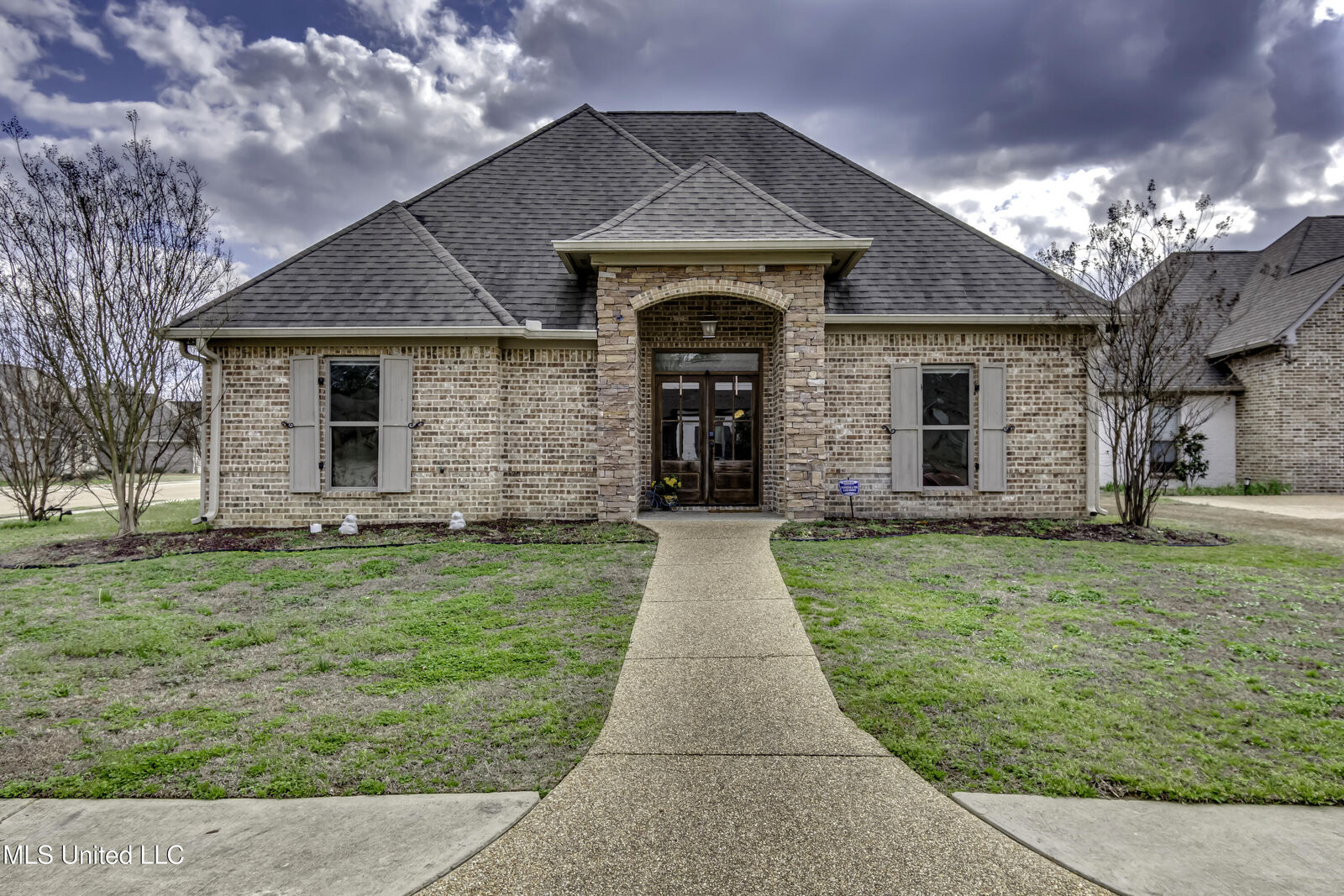 Property Photo:  601 Emerald Court  MS 39047 