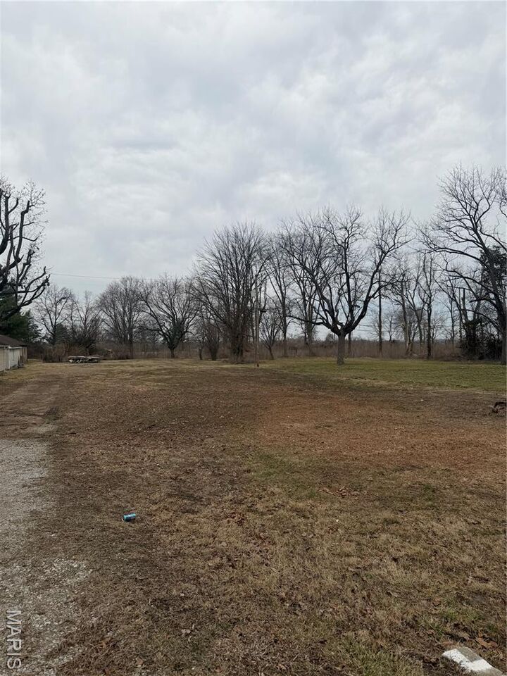 Property Photo:  2109 S Main Street  IL 62239 