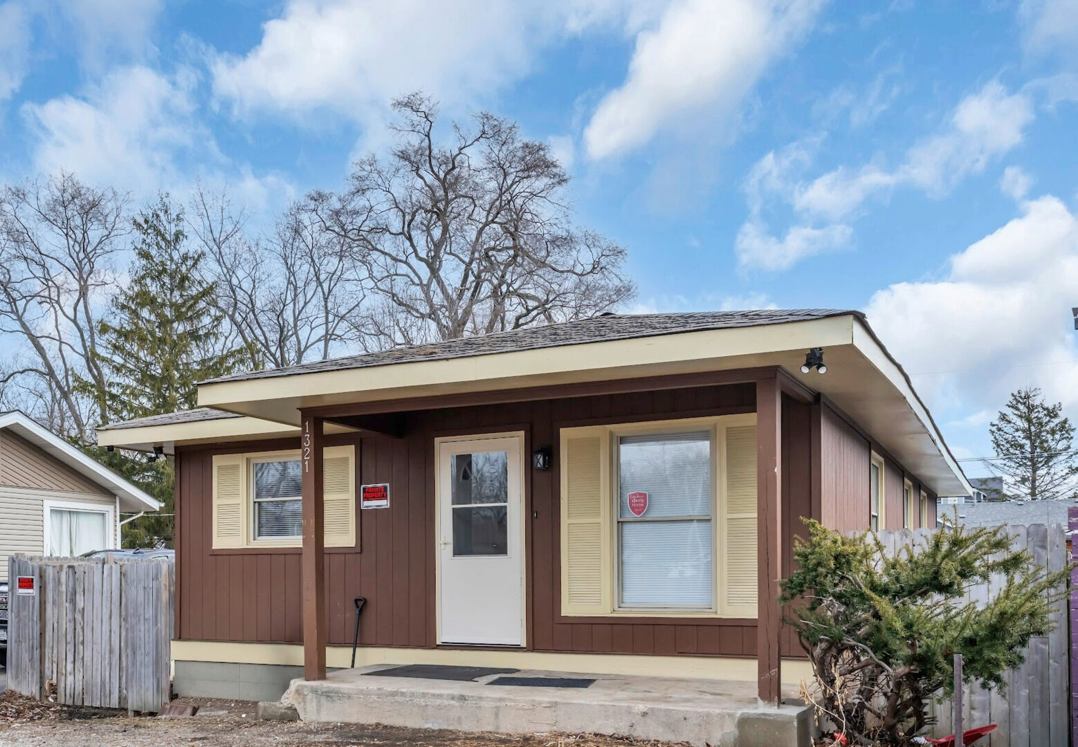 Property Photo:  1321 N Cedar Lake Road  IL 60073 