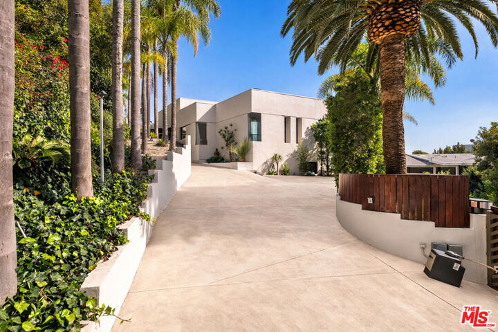 Property Photo:  9405 Sierra Mar Place  CA 90069 