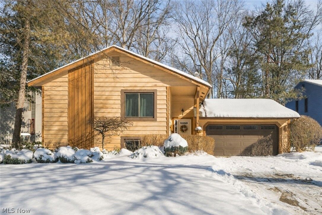 Property Photo:  8979 Bluejay Lane  OH 44060 