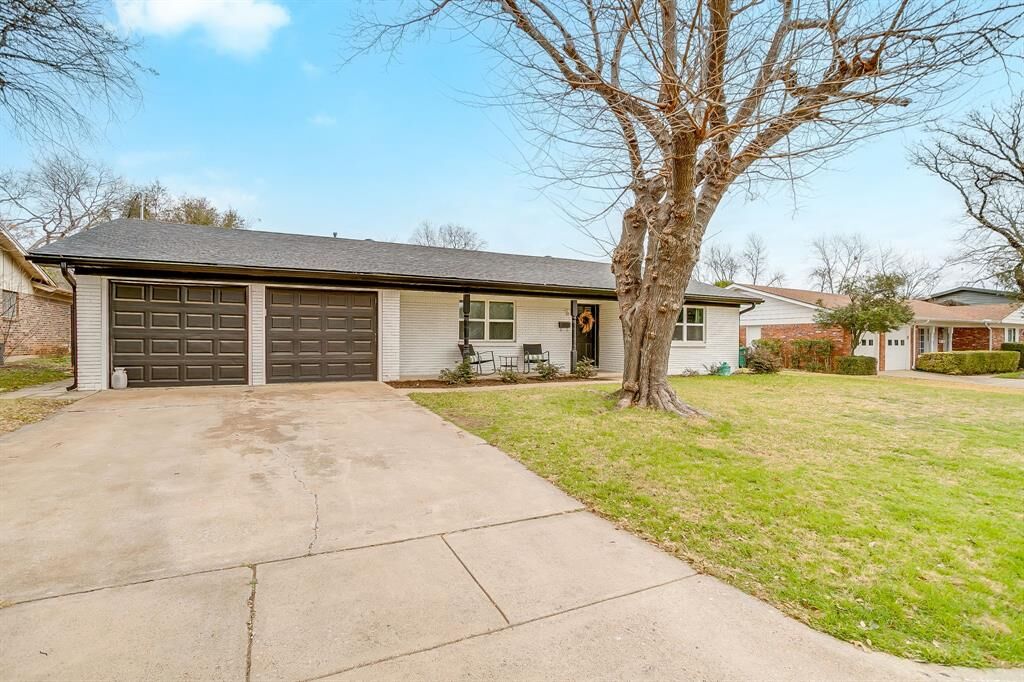 Property Photo: 3512 Winifred Drive TX 76133