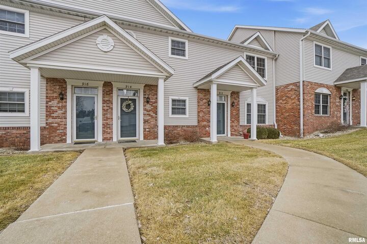 Property Photo: 914 W Trailcreek Drive IL 61614