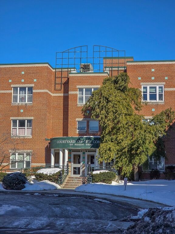 Property Photo:  10 Pleasant St 205  MA 01902 