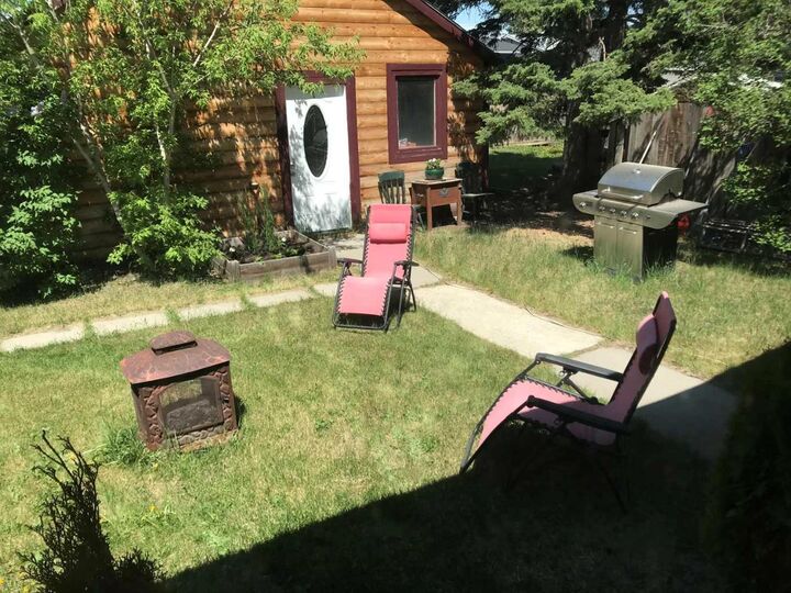 Property Photo:  6424 32 Avenue NW  AB T3B 0K4 