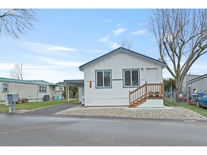 Property Photo:  176 Clearwater Ave NE  OR 97301 