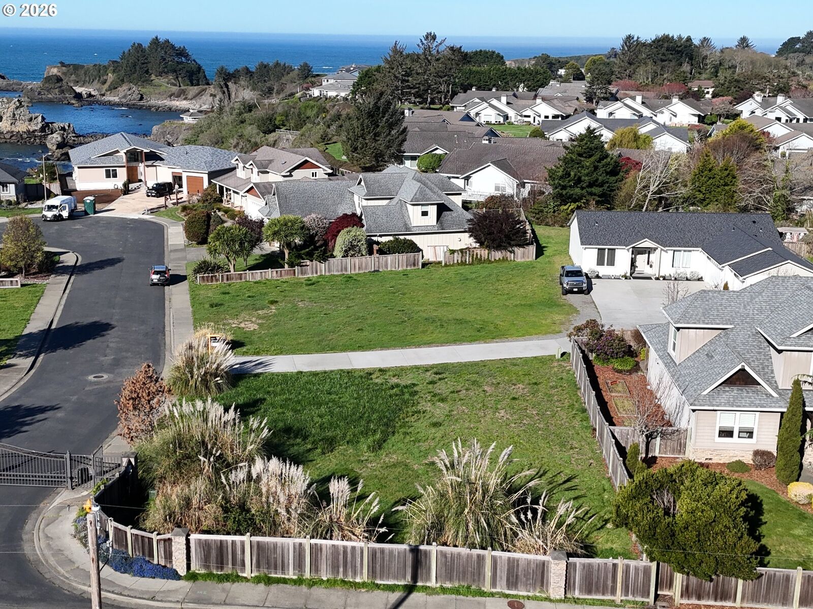 Property Photo: Edge Cliff Dr 11 OR 97415