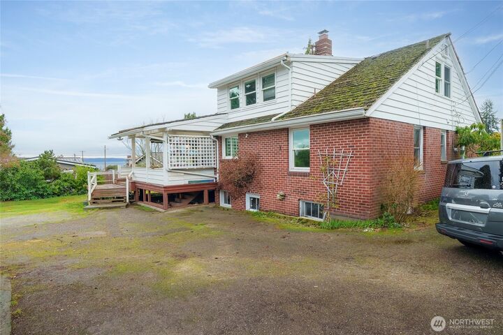 Property Photo: 1020 Puget Drive WA 98020