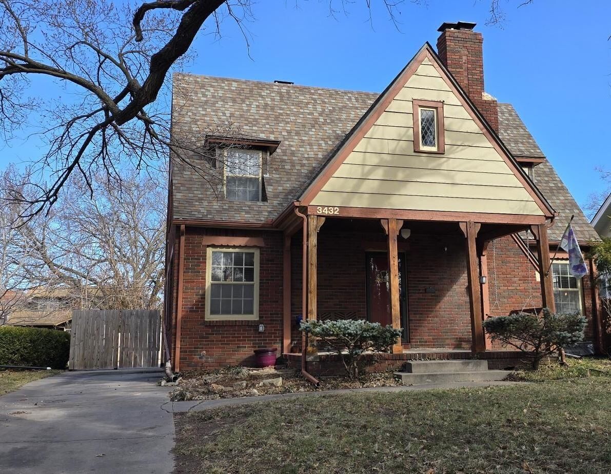 Property Photo:  3432 E Pine St  KS 67208 