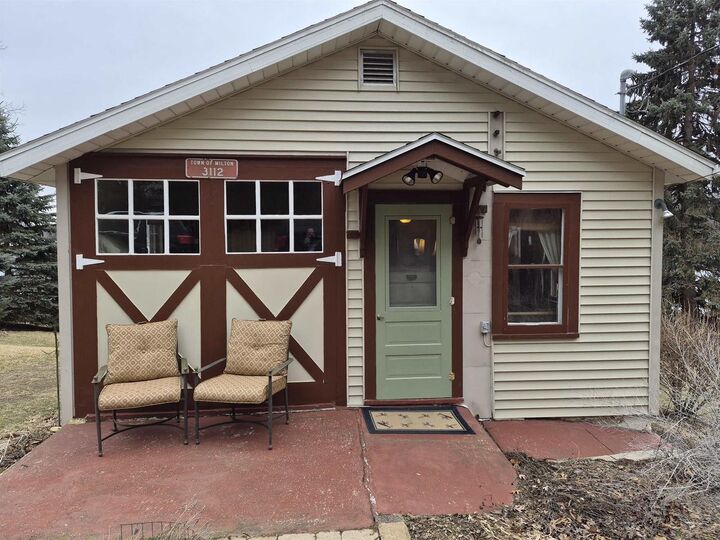 Property Photo:  3112 E Edgewater Street  WI 53563 