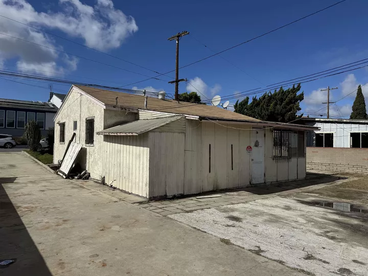 Property Photo: 2757 Ulric St CA 92111