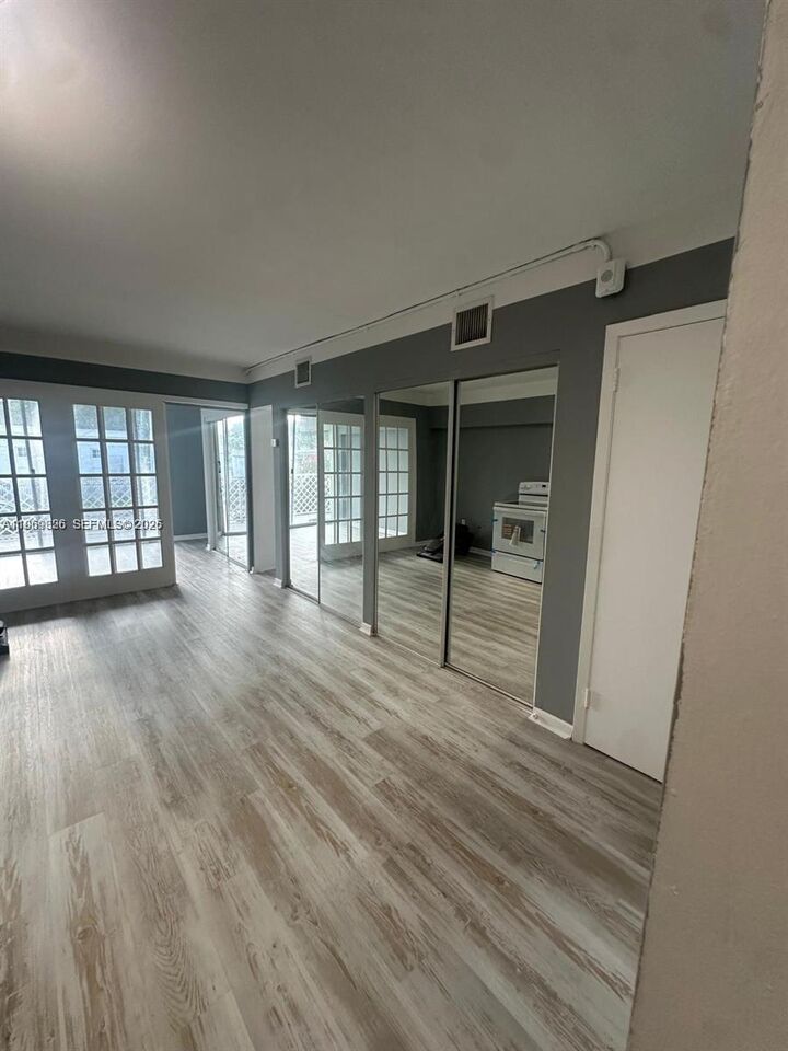 Property Photo: 1400 Pennsylvania Ave 16 FL 33139