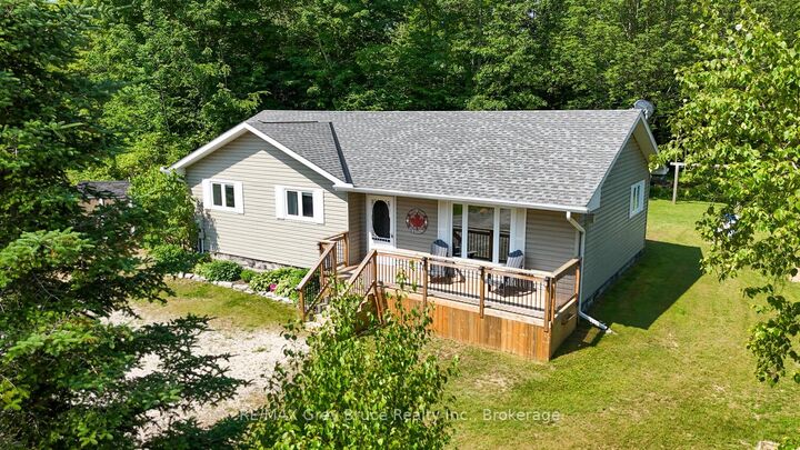 Property Photo: 32 Sugarbush Road ON N0H 2T0