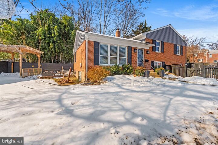 Property Photo: 2800 Hickory Street VA 22305