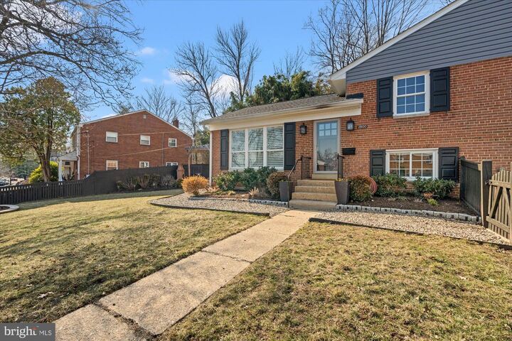 Property Photo: 2800 Hickory Street VA 22305