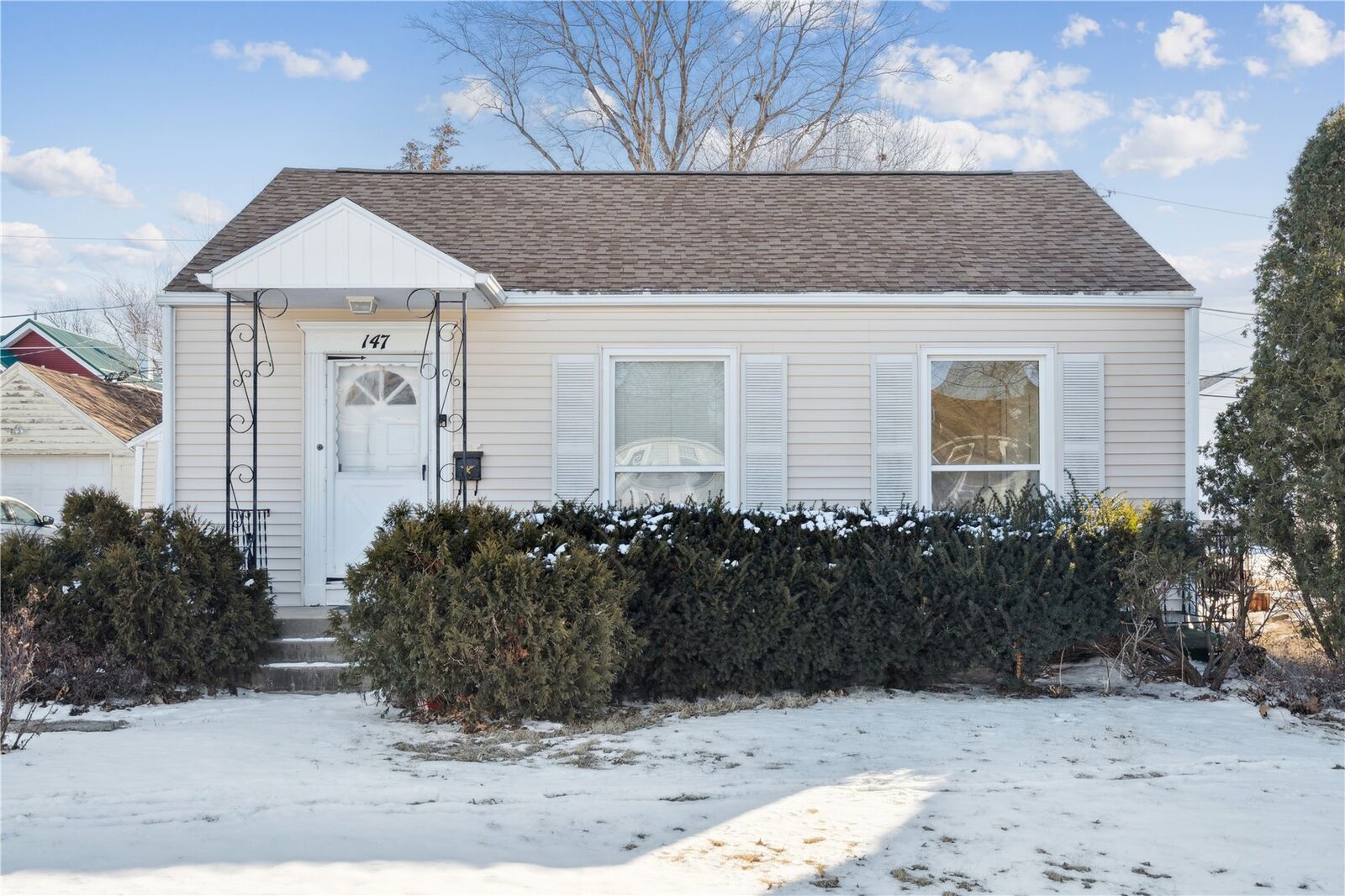 Property Photo: 147 18th Street SW IA 52404