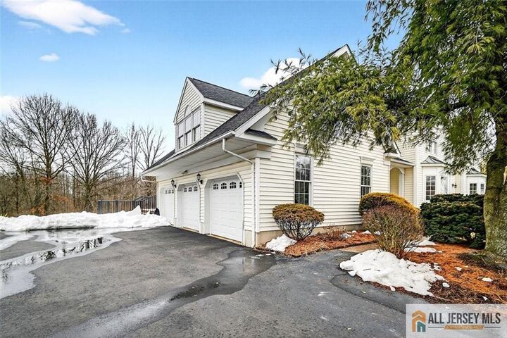 Property Photo:  23 Silvers Lane  NJ 08512 