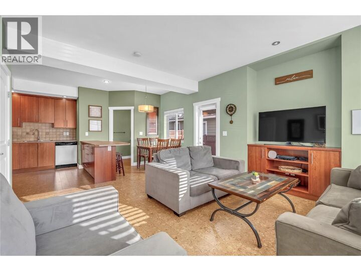 Property Photo: 584 Westminster Avenue West 102 BC V2A 1K6
