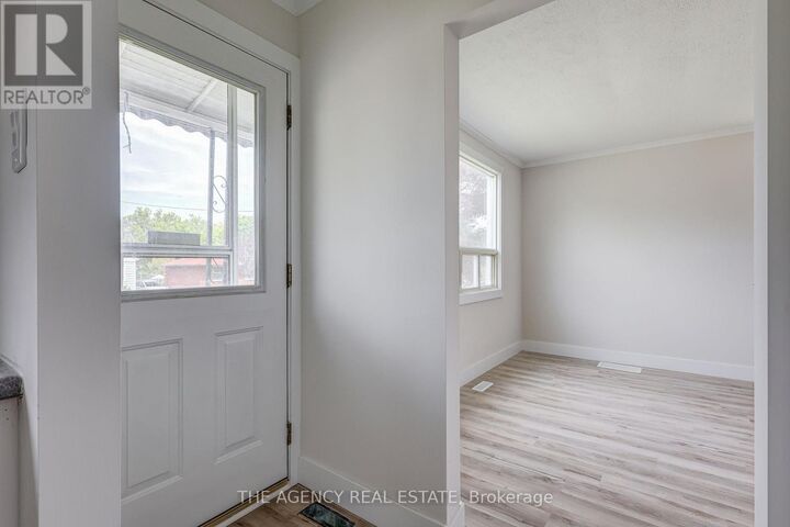 Property Photo:  489 Salisbury Street  ON N5Y 3B4 