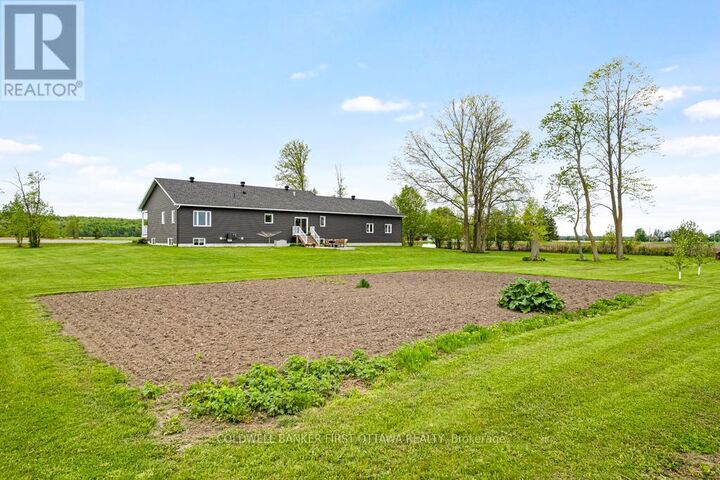 Property Photo:  800 Waba Road  ON K0A 2X0 